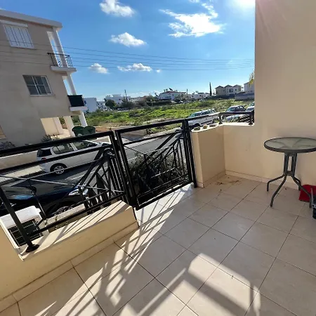 Daire 1 Bedroom In Chloraka With A Garden *