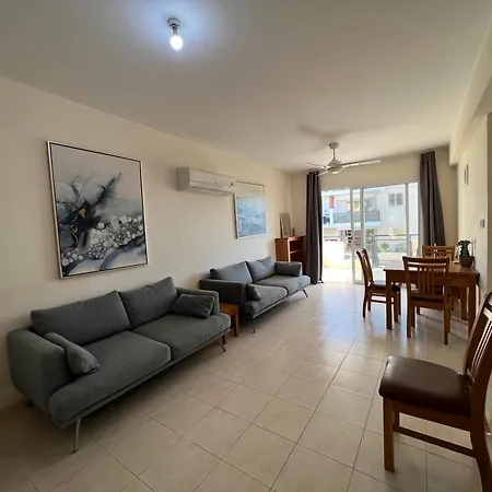 1 Bedroom In Chloraka With A Garden Apartmán *
