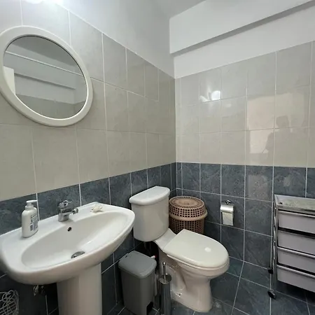 1 Bedroom In Chloraka With A Garden Appartamento